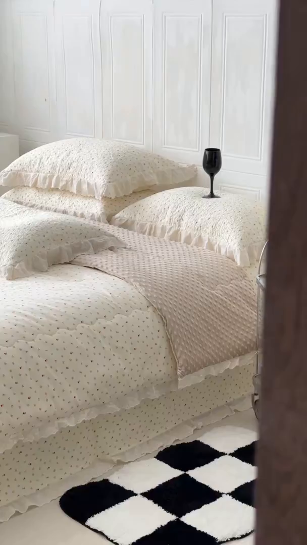 91家纺网 家纺一手货源 找家纺 佰织鑫家居 2025秋冬新品全棉法式床盖款豆豆被四件套 小花