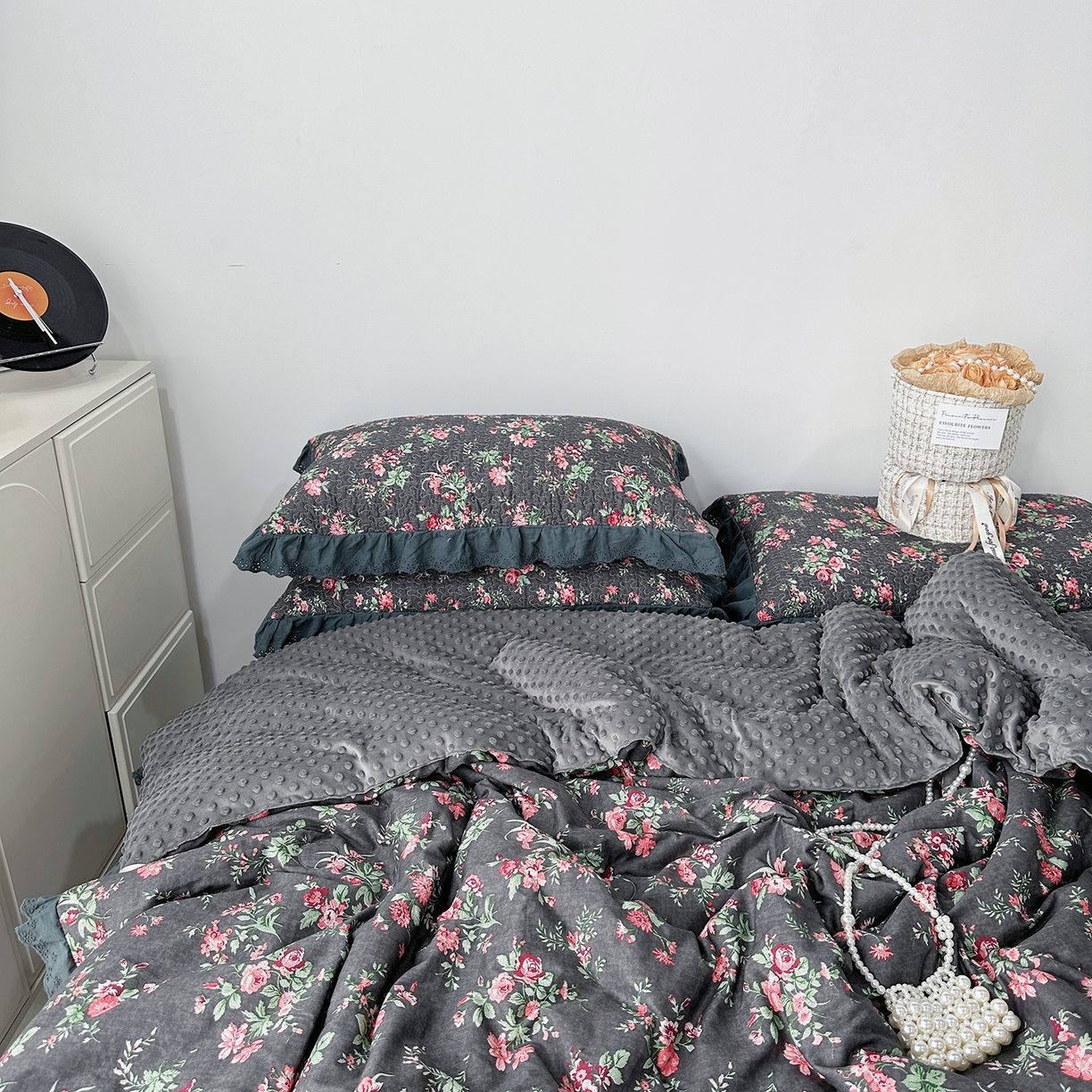 91家纺网 家纺一手货源 找家纺 佰织鑫家居 2025秋冬新品全棉法式床盖款豆豆被四件套 小美