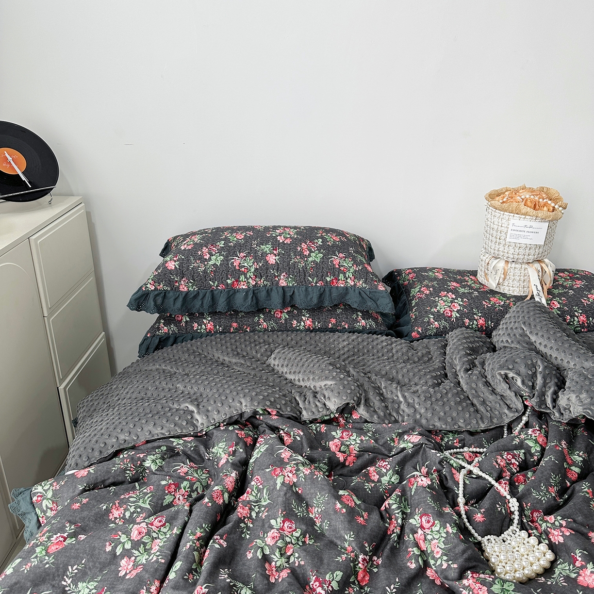 91家纺网 家纺一手货源 找家纺 佰织鑫家居 2025秋冬新品全棉法式床盖款豆豆被四件套 小美