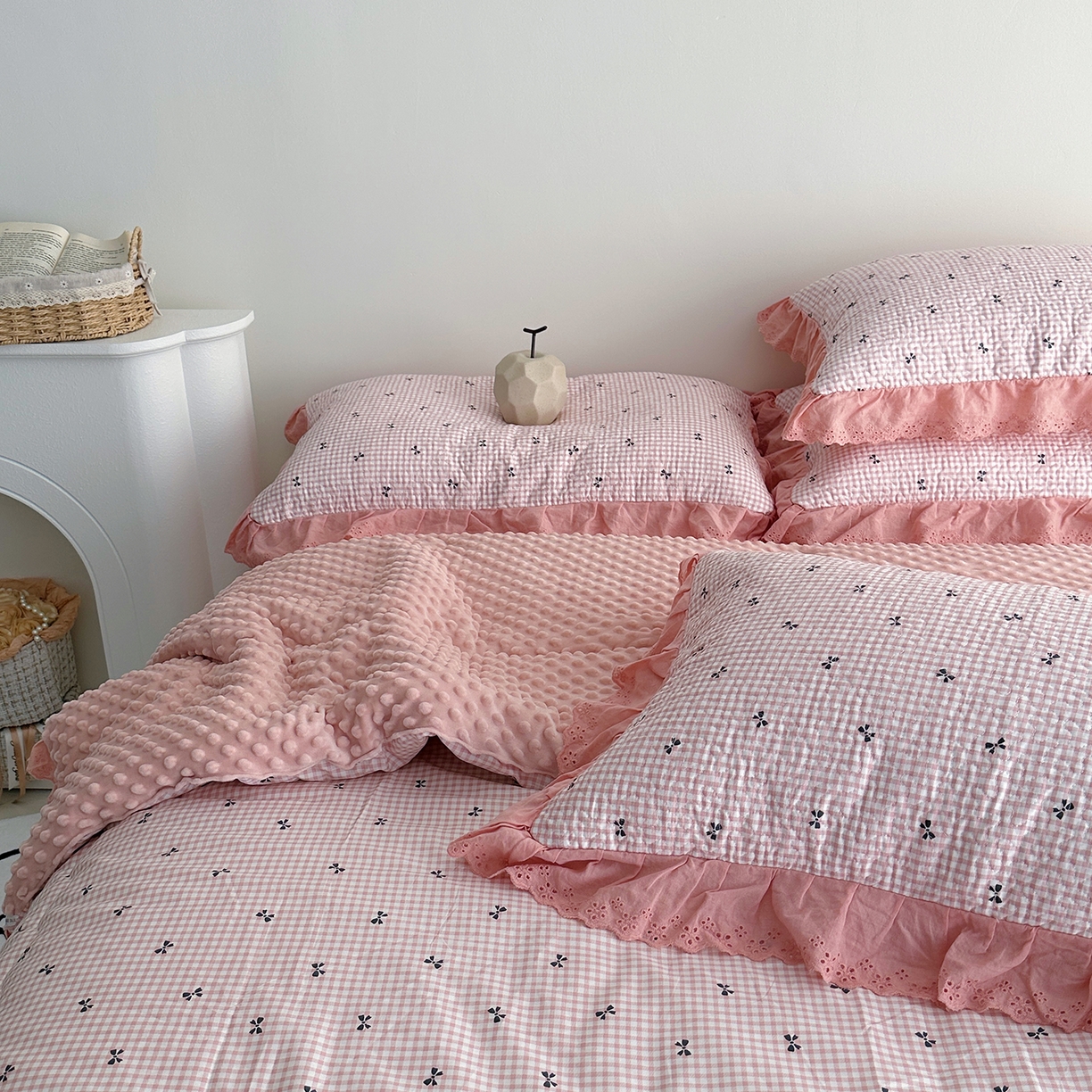 91家纺网 家纺一手货源 找家纺 佰织鑫家居 2025秋冬新品全棉法式床盖款豆豆被四件套 小甜心