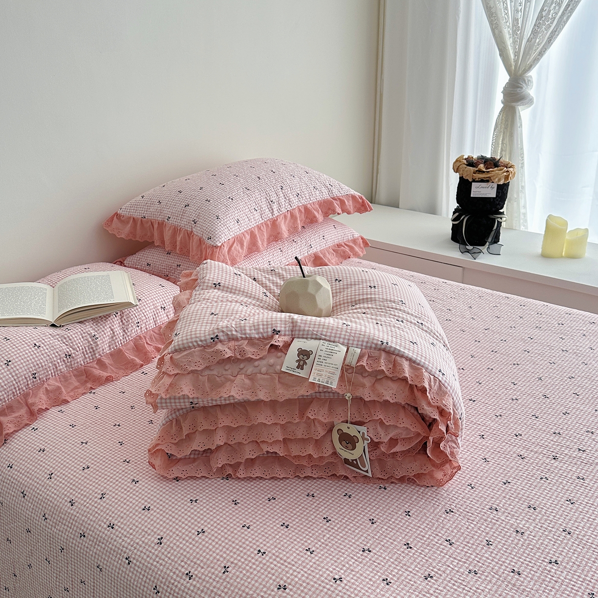 91家纺网 家纺一手货源 找家纺 佰织鑫家居 2025秋冬新品全棉法式床盖款豆豆被四件套 小甜心