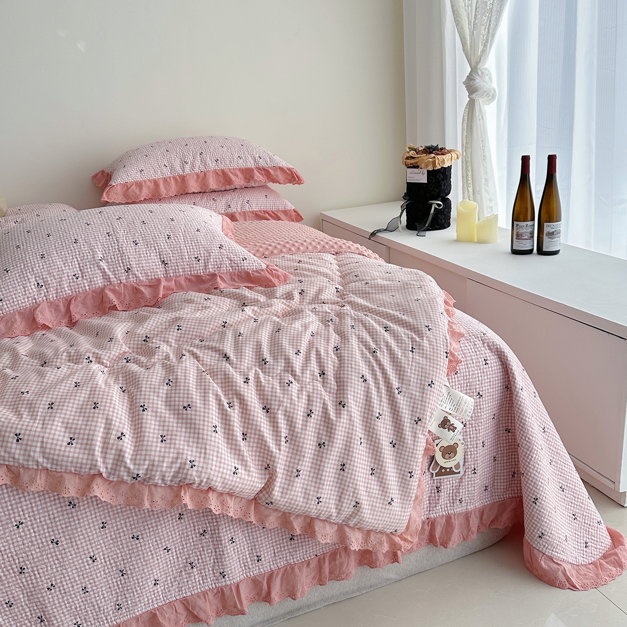 91家纺网 家纺一手货源 找家纺 佰织鑫家居 2025秋冬新品全棉法式床盖款豆豆被四件套 小甜心