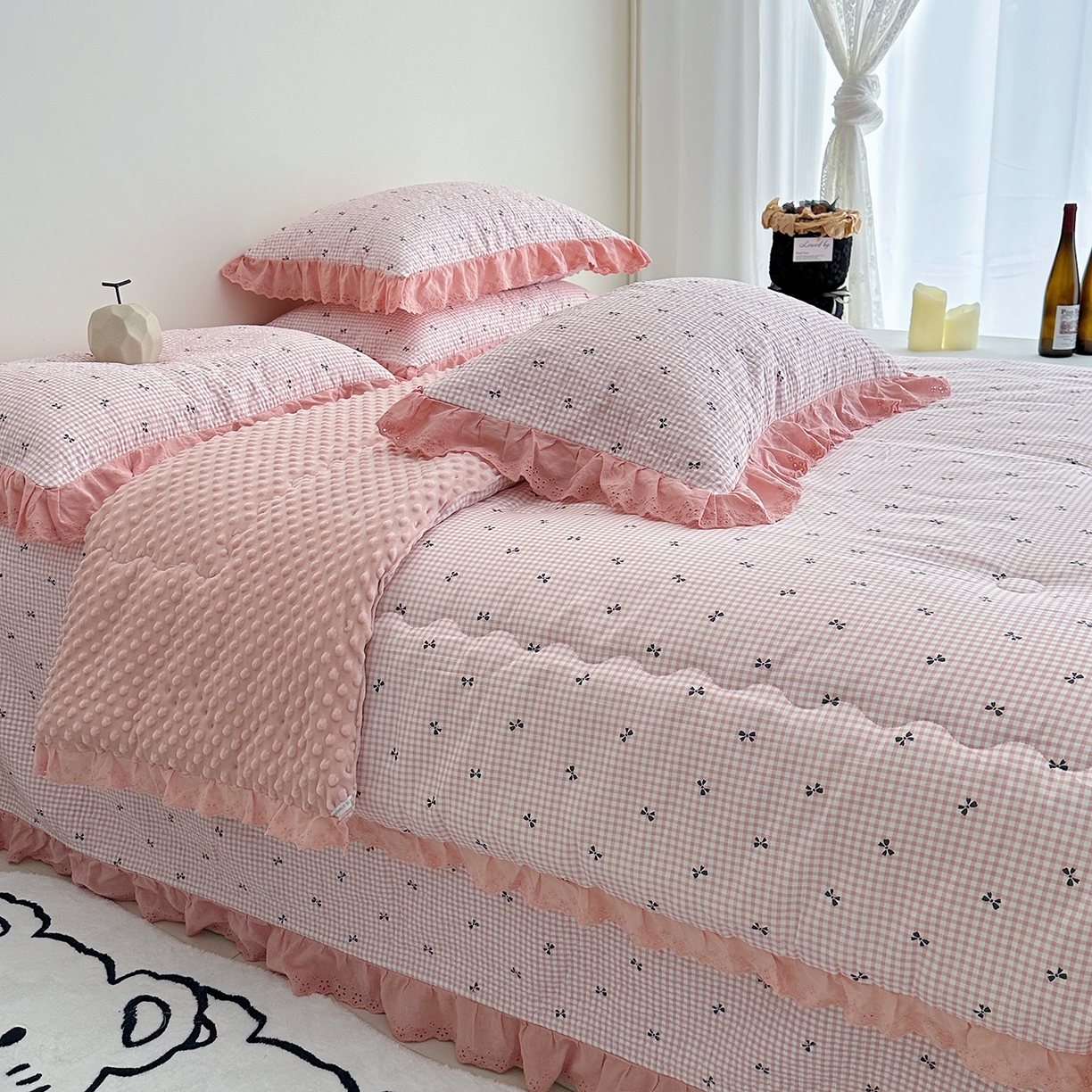 91家纺网 家纺一手货源 找家纺 佰织鑫家居 2025秋冬新品全棉法式床盖款豆豆被四件套 小甜心