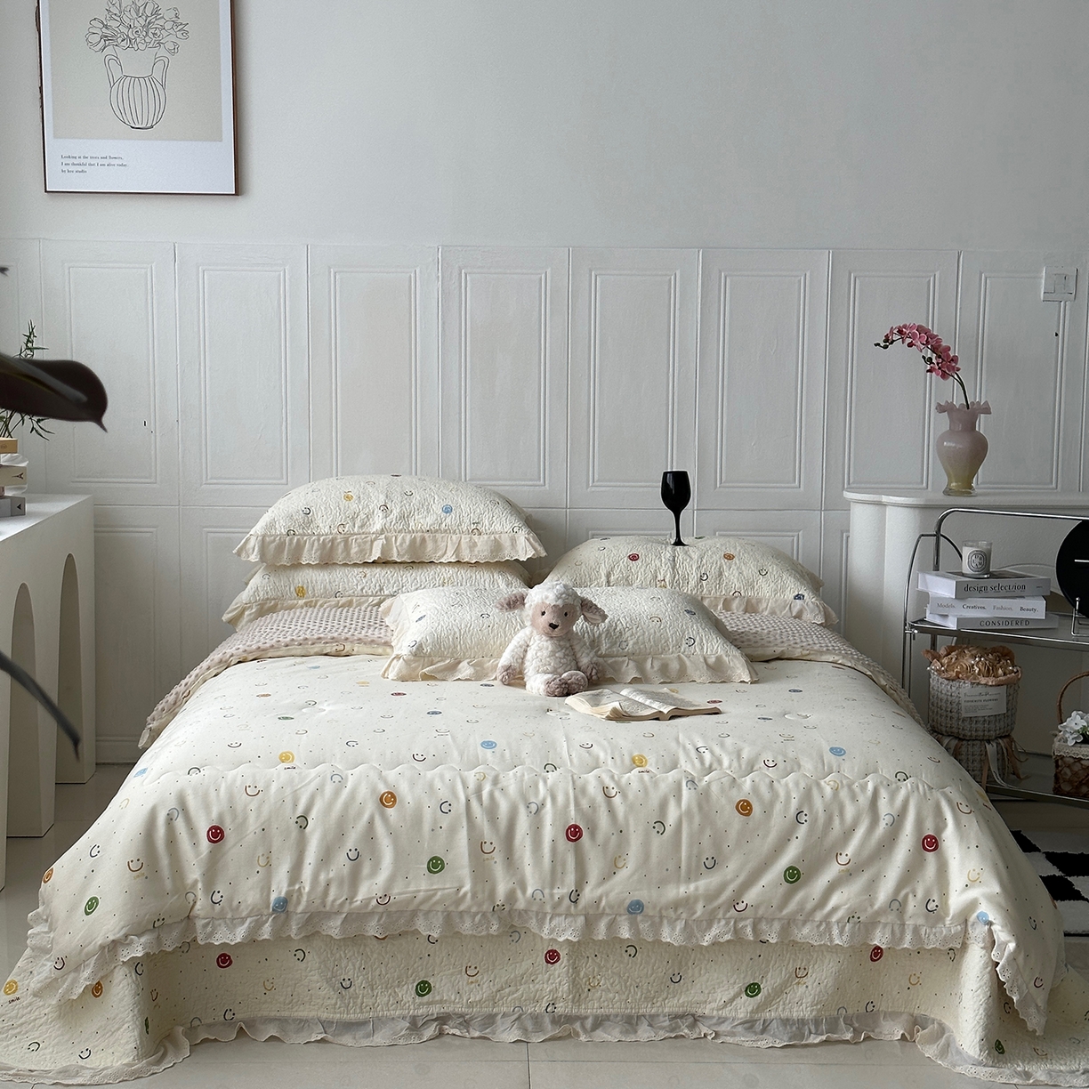 91家纺网 家纺一手货源 找家纺 佰织鑫家居 2025秋冬新品全棉法式床盖款豆豆被四件套 笑脸