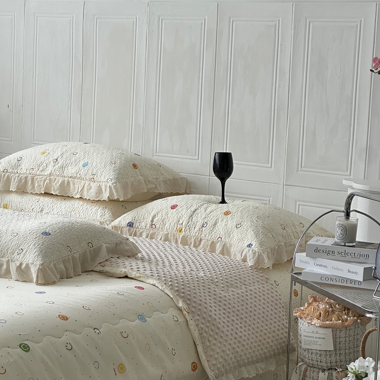 91家纺网 家纺一手货源 找家纺 佰织鑫家居 2025秋冬新品全棉法式床盖款豆豆被四件套 笑脸