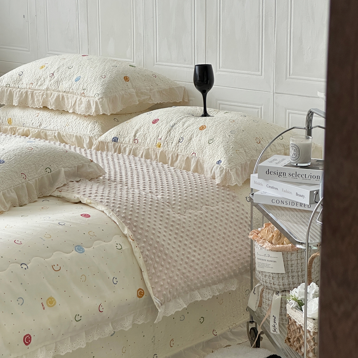 91家纺网 家纺一手货源 找家纺 佰织鑫家居 2025秋冬新品全棉法式床盖款豆豆被四件套 笑脸