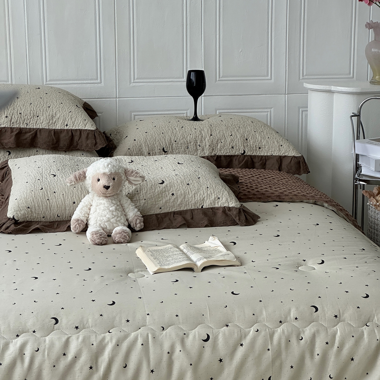 91家纺网 家纺一手货源 找家纺 佰织鑫家居 2025秋冬新品全棉法式床盖款豆豆被四件套 星星月亮