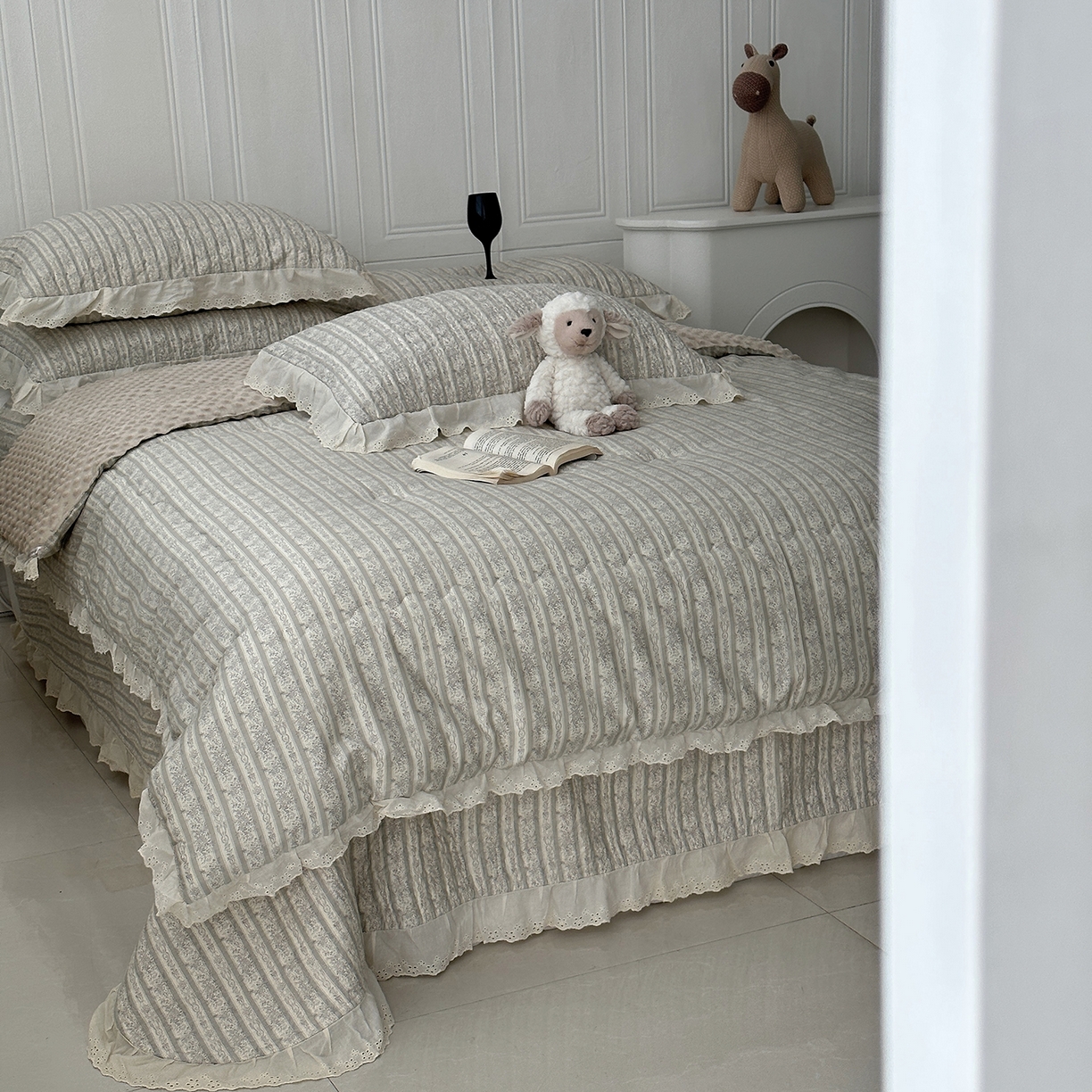 91家纺网 家纺一手货源 找家纺 佰织鑫家居 2025秋冬新品全棉法式床盖款豆豆被四件套 伊甸园