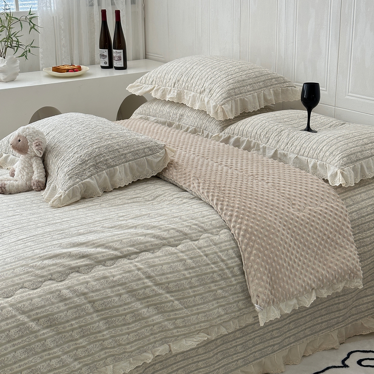 91家纺网 家纺一手货源 找家纺 佰织鑫家居 2025秋冬新品全棉法式床盖款豆豆被四件套 伊甸园