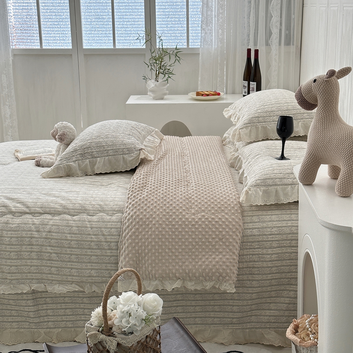 91家纺网 家纺一手货源 找家纺 佰织鑫家居 2025秋冬新品全棉法式床盖款豆豆被四件套 伊甸园