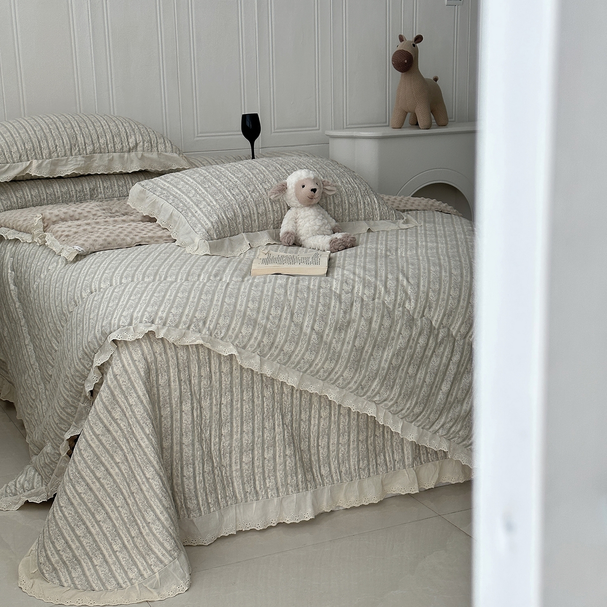 91家纺网 家纺一手货源 找家纺 佰织鑫家居 2025秋冬新品全棉法式床盖款豆豆被四件套 伊甸园