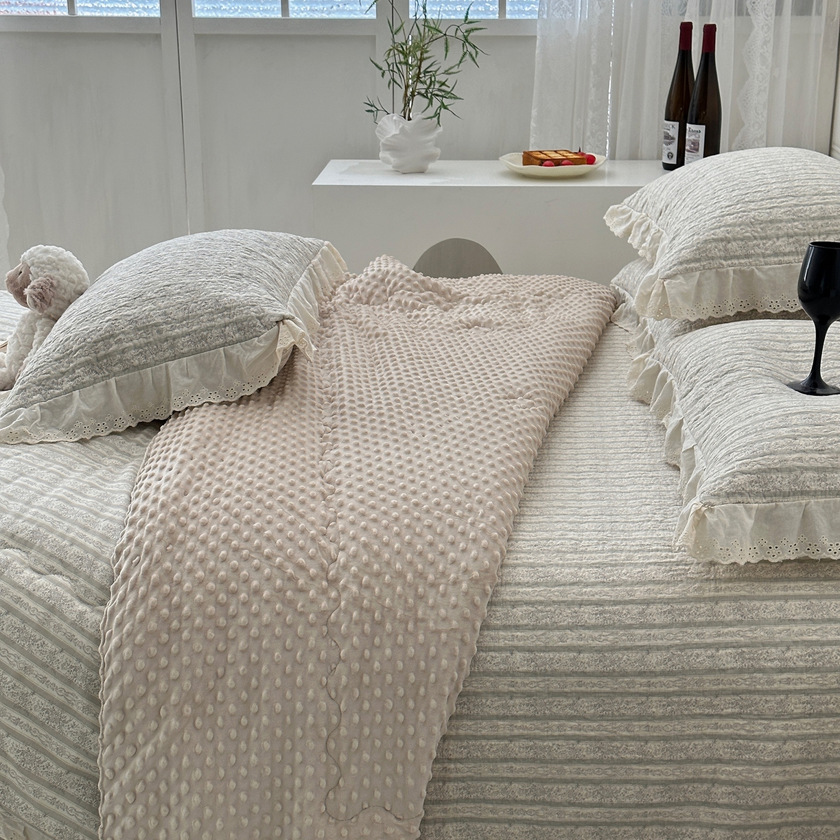 91家纺网 家纺一手货源 找家纺 佰织鑫家居 2025秋冬新品全棉法式床盖款豆豆被四件套 伊甸园