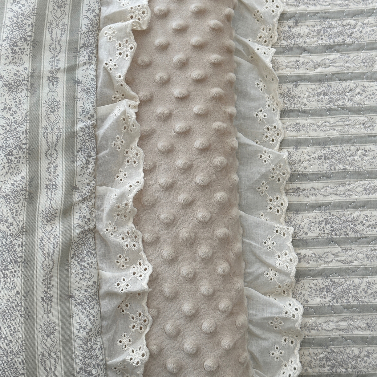 91家纺网 家纺一手货源 找家纺 佰织鑫家居 2025秋冬新品全棉法式床盖款豆豆被四件套 伊甸园