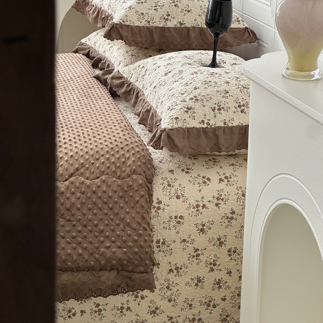 91家纺网 家纺一手货源 找家纺 佰织鑫家居 2025秋冬新品全棉法式床盖款豆豆被四件套 月桂