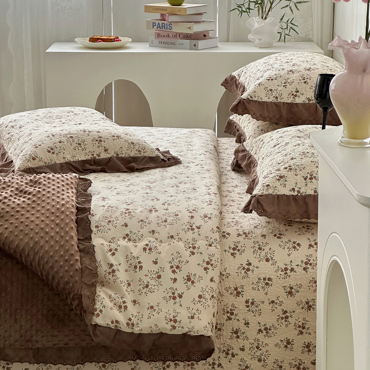 91家纺网 家纺一手货源 找家纺 佰织鑫家居 2025秋冬新品全棉法式床盖款豆豆被四件套 月桂