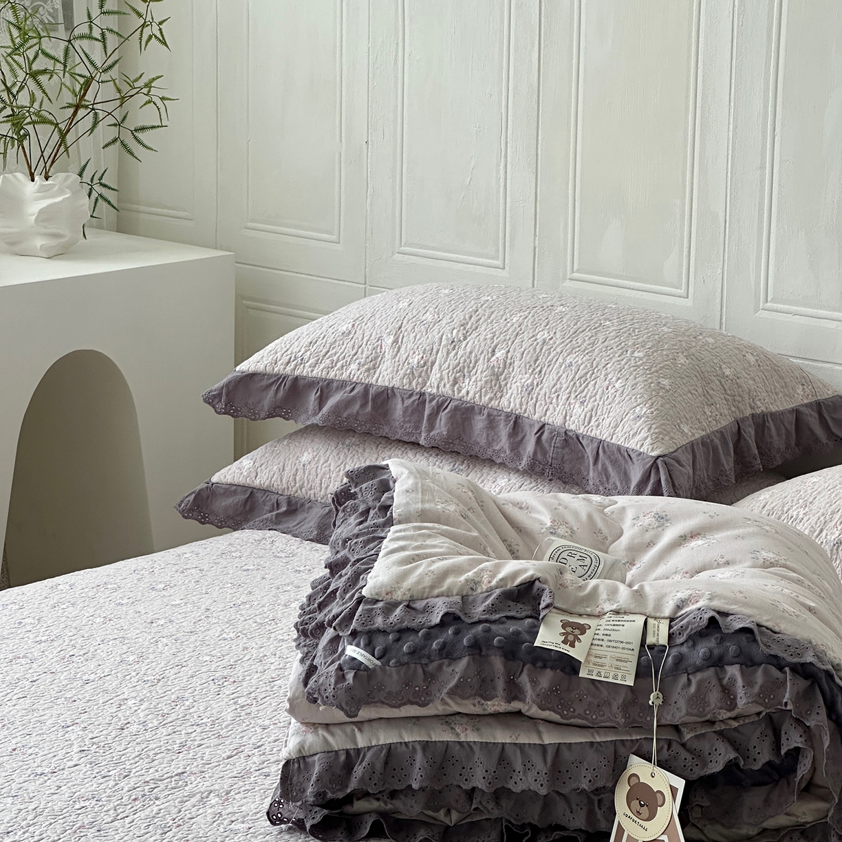 91家纺网 家纺一手货源 找家纺 佰织鑫家居 2025秋冬新品全棉法式床盖款豆豆被四件套 紫苏
