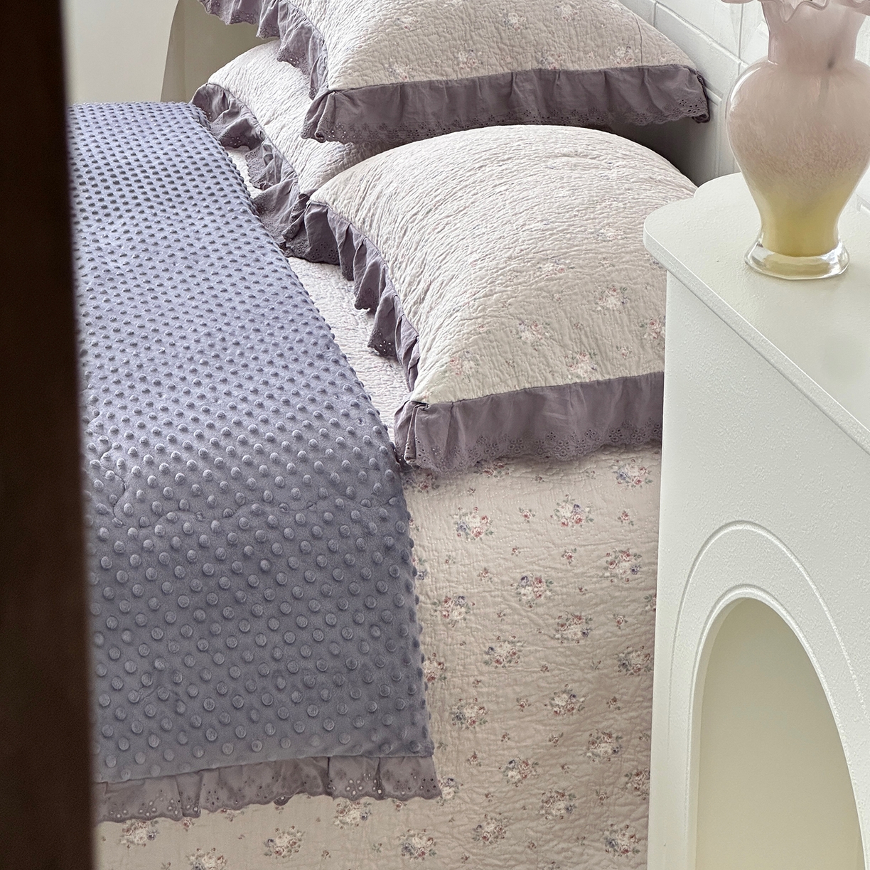 91家纺网 家纺一手货源 找家纺 佰织鑫家居 2025秋冬新品全棉法式床盖款豆豆被四件套 紫苏