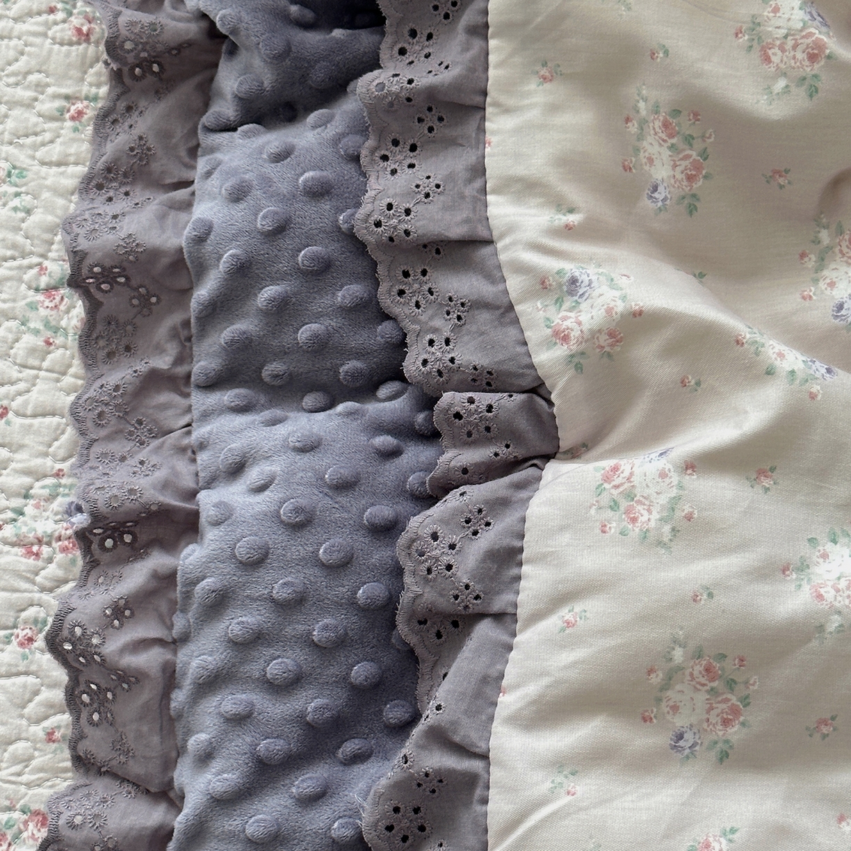 91家纺网 家纺一手货源 找家纺 佰织鑫家居 2025秋冬新品全棉法式床盖款豆豆被四件套 紫苏