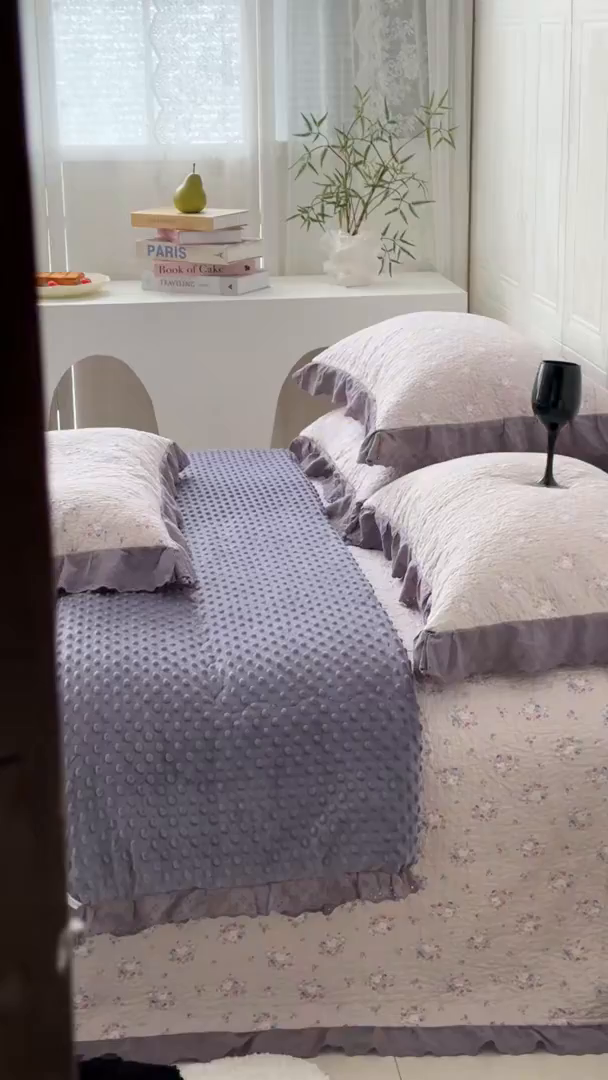 91家纺网 家纺一手货源 找家纺 佰织鑫家居 2025秋冬新品全棉法式床盖款豆豆被四件套 紫苏