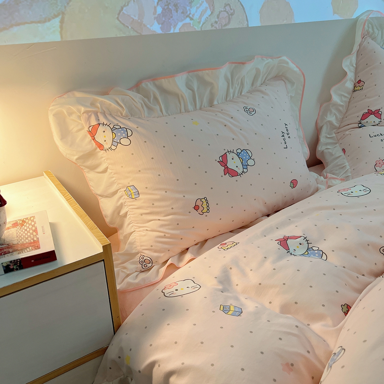 91家纺网 家纺一手货源 找家纺 桃心家居 2025新款A类韩版花边撞色云柔水洗棉加厚牛奶绒少女猫咪棉绒四件套系列 绒花边-甜甜猫咪