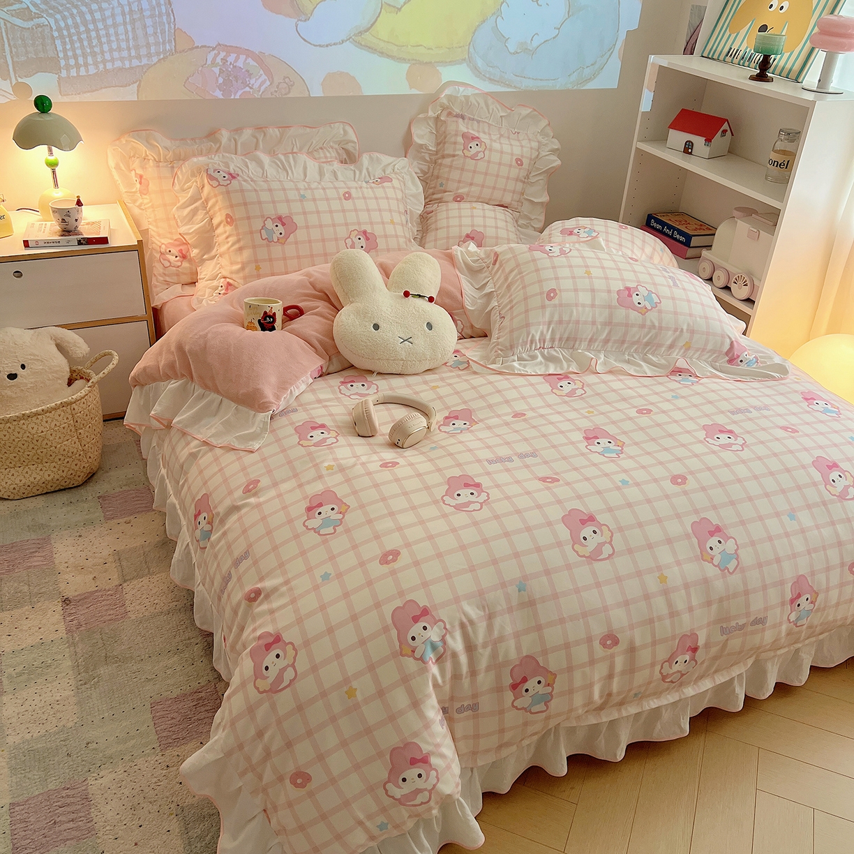 91家纺网 家纺一手货源 找家纺 桃心家居 2025新款A类韩版花边撞色云柔水洗棉加厚牛奶绒少女猫咪棉绒四件套系列 绒花边-粉格天使兔