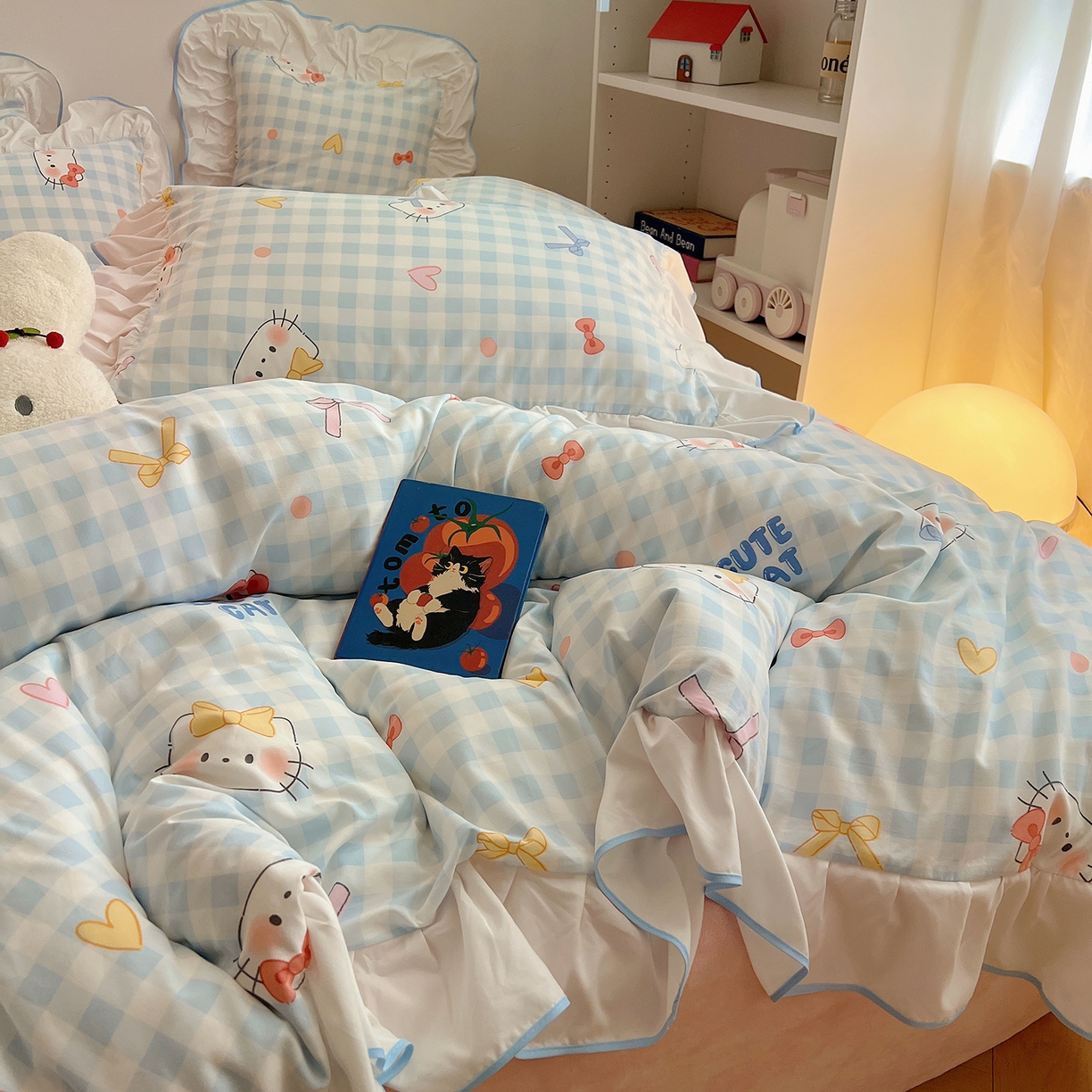 91家纺网 家纺一手货源 找家纺 桃心家居 2025新款A类韩版花边撞色云柔水洗棉加厚牛奶绒少女猫咪棉绒四件套系列 绒花边-蓝格喵喵