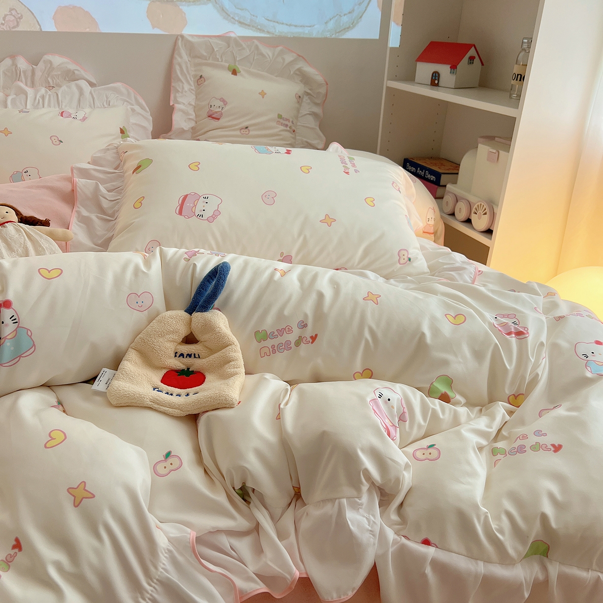 91家纺网 家纺一手货源 找家纺 桃心家居 2025新款A类韩版花边撞色云柔水洗棉加厚牛奶绒少女猫咪棉绒四件套系列 绒花边-奶油猫猫