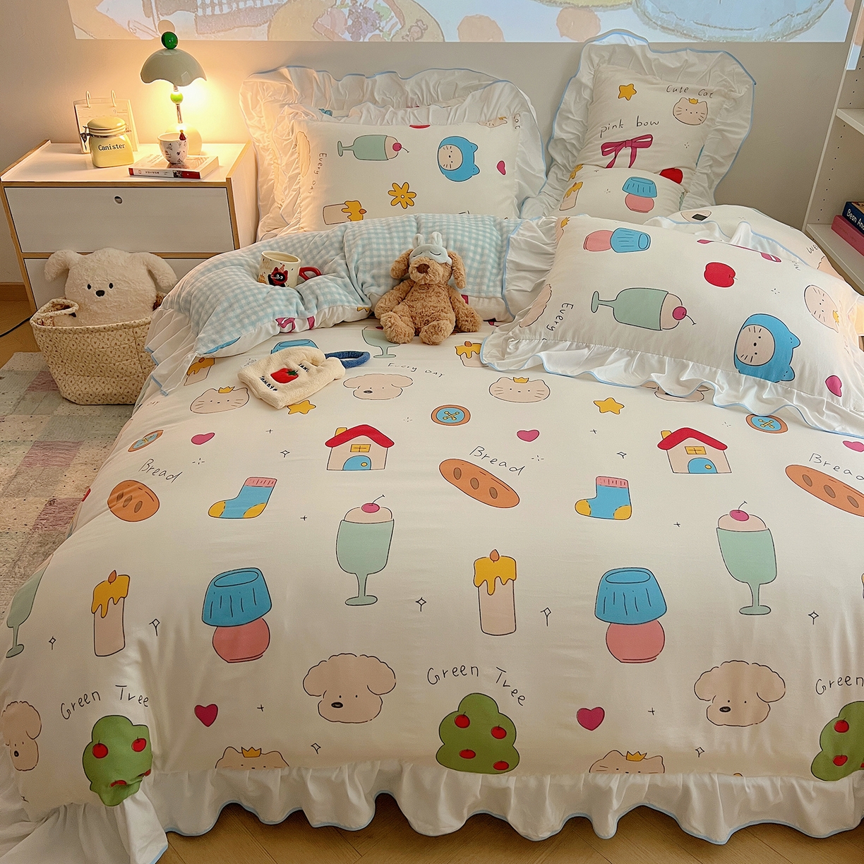 91家纺网 家纺一手货源 找家纺 桃心家居 2025新款A类韩版花边撞色云柔水洗棉加厚牛奶绒少女猫咪棉绒四件套系列 绒花边-蓝蓝日记