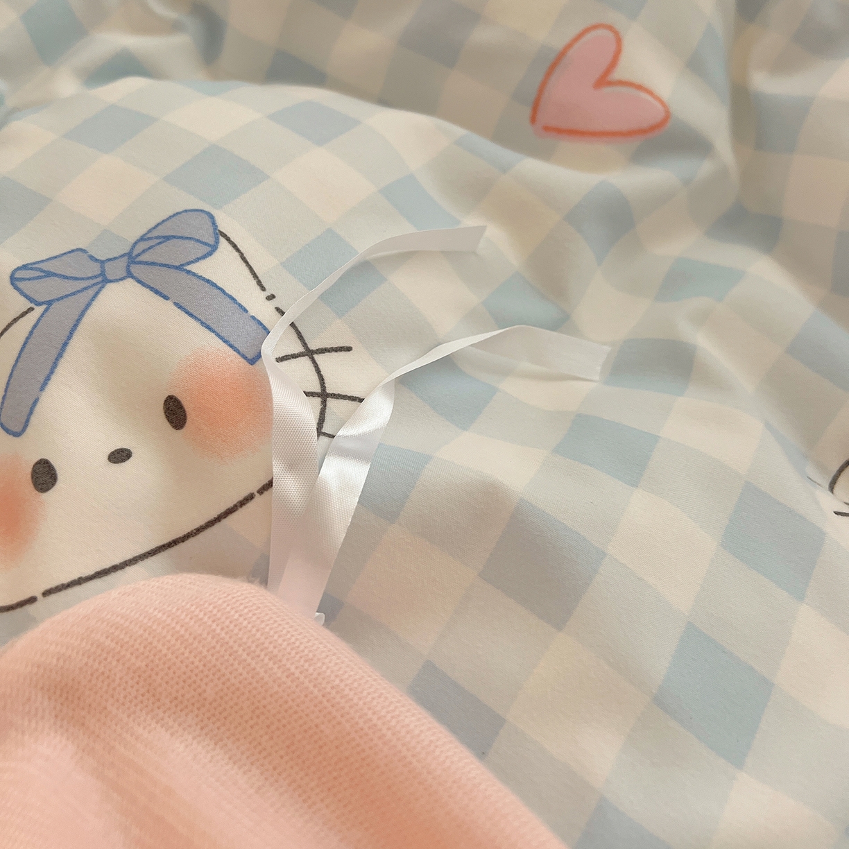 91家纺网 家纺一手货源 找家纺 桃心家居 2025新款A类韩版花边撞色云柔水洗棉加厚牛奶绒少女猫咪棉绒四件套系列 绒花边-蓝格喵喵