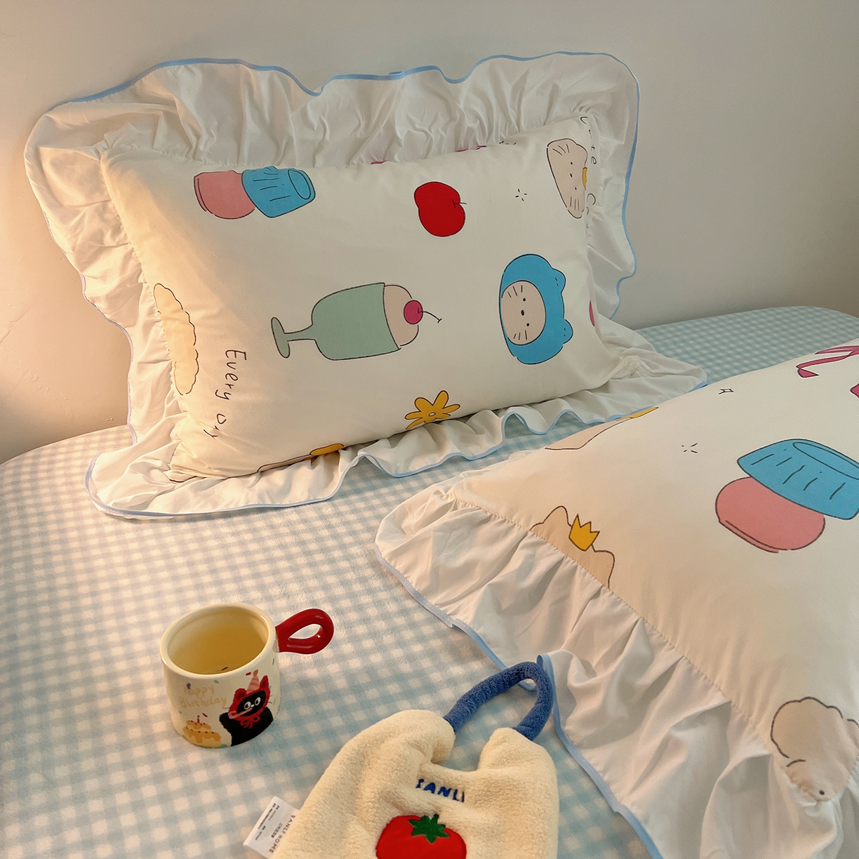 91家纺网 家纺一手货源 找家纺 桃心家居 2025新款A类韩版花边撞色云柔水洗棉加厚牛奶绒少女猫咪棉绒四件套系列 绒花边-蓝蓝日记