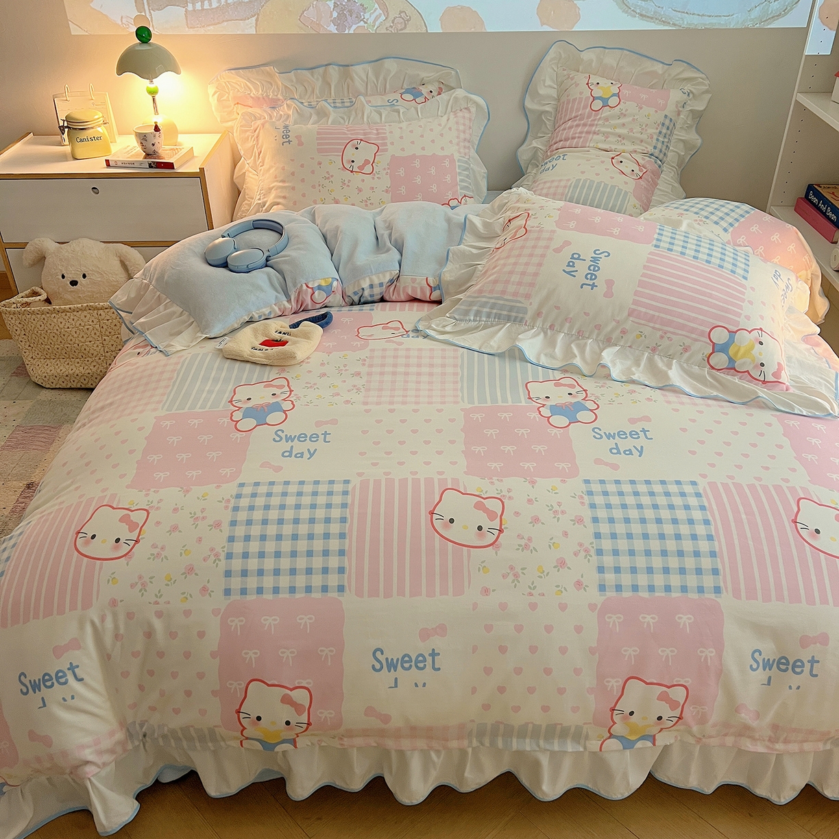 91家纺网 家纺一手货源 找家纺 桃心家居 2025新款A类韩版花边撞色云柔水洗棉加厚牛奶绒少女猫咪棉绒四件套系列 绒花边-花甜小猫