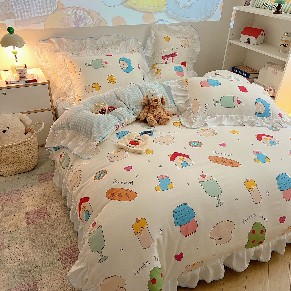 91家纺网 家纺一手货源 找家纺 桃心家居 2025新款A类韩版花边撞色云柔水洗棉加厚牛奶绒少女猫咪棉绒四件套系列 绒花边-蓝蓝日记