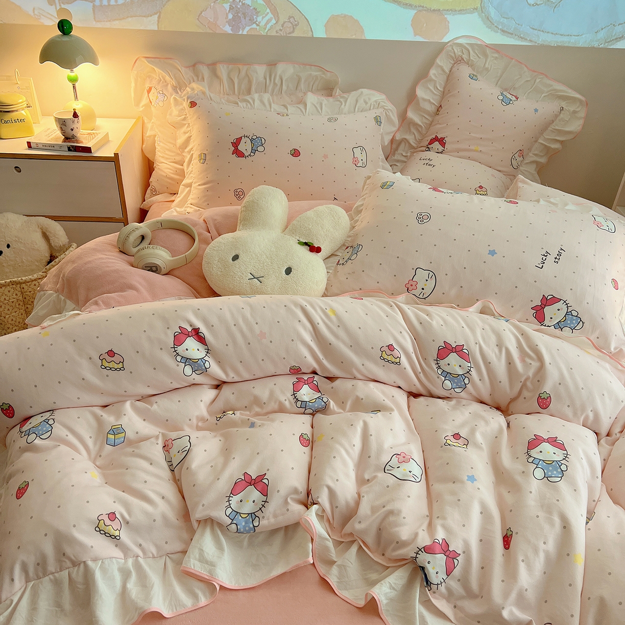 91家纺网 家纺一手货源 找家纺 桃心家居 2025新款A类韩版花边撞色云柔水洗棉加厚牛奶绒少女猫咪棉绒四件套系列 绒花边-甜甜猫咪