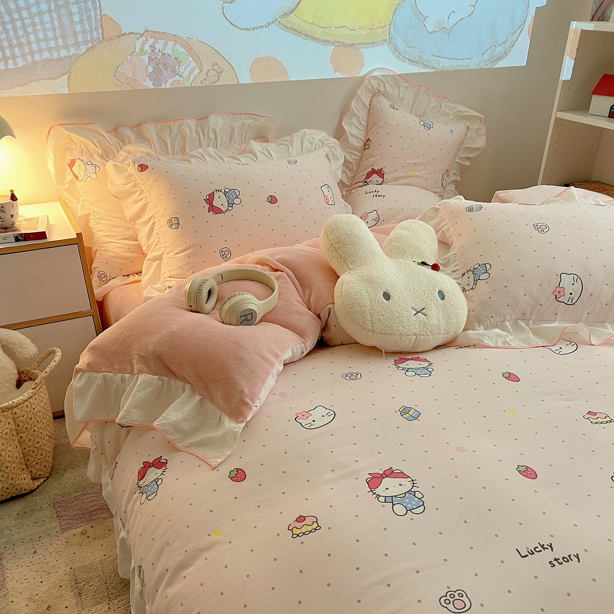 91家纺网 家纺一手货源 找家纺 桃心家居 2025新款A类韩版花边撞色云柔水洗棉加厚牛奶绒少女猫咪棉绒四件套系列 绒花边-甜甜猫咪