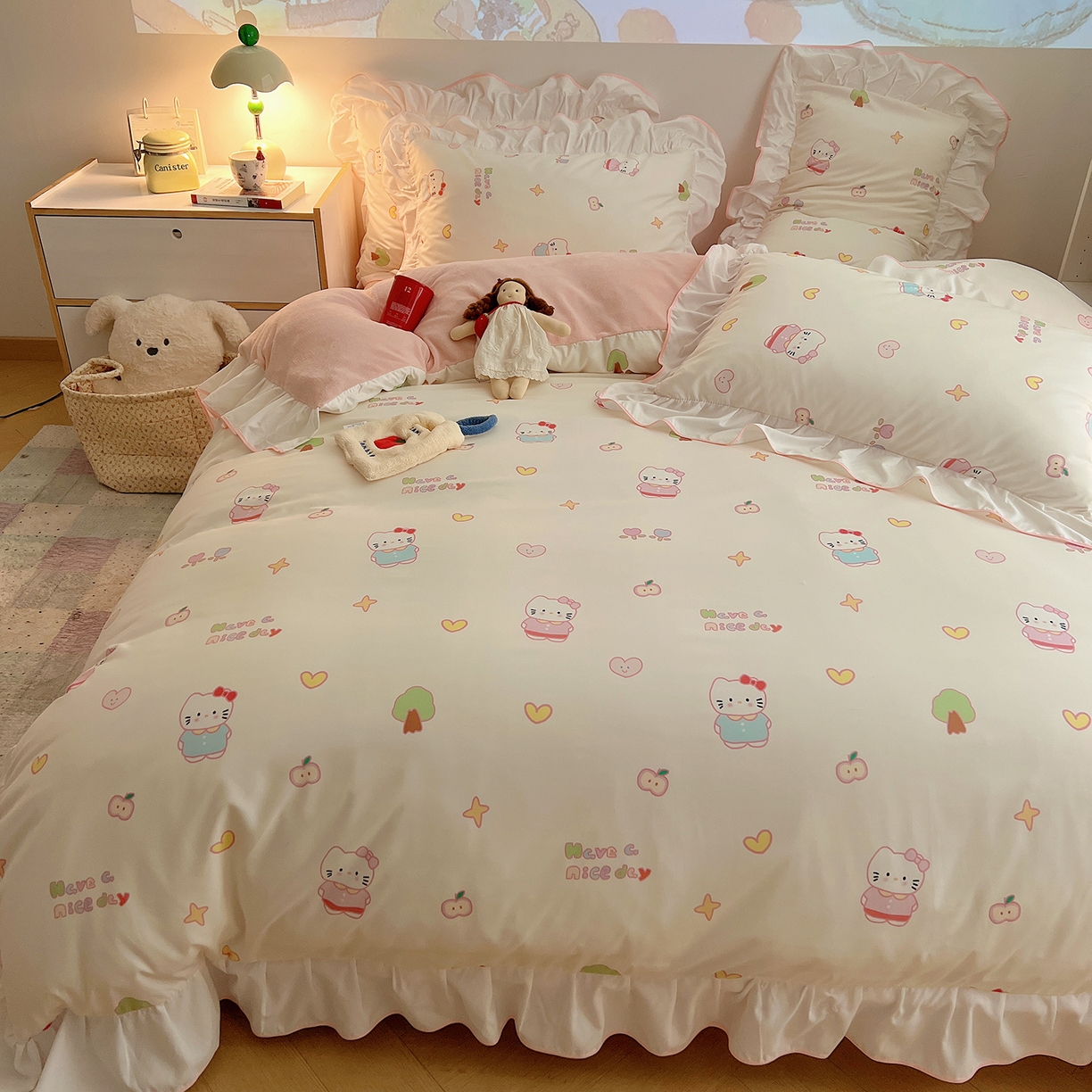 91家纺网 家纺一手货源 找家纺 桃心家居 2025新款A类韩版花边撞色云柔水洗棉加厚牛奶绒少女猫咪棉绒四件套系列 绒花边-奶油猫猫