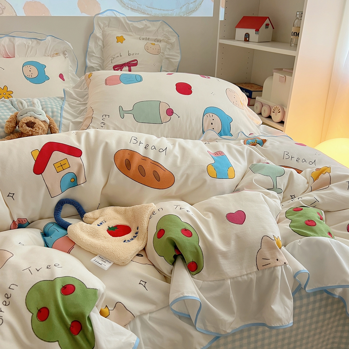 91家纺网 家纺一手货源 找家纺 桃心家居 2025新款A类韩版花边撞色云柔水洗棉加厚牛奶绒少女猫咪棉绒四件套系列 绒花边-蓝蓝日记