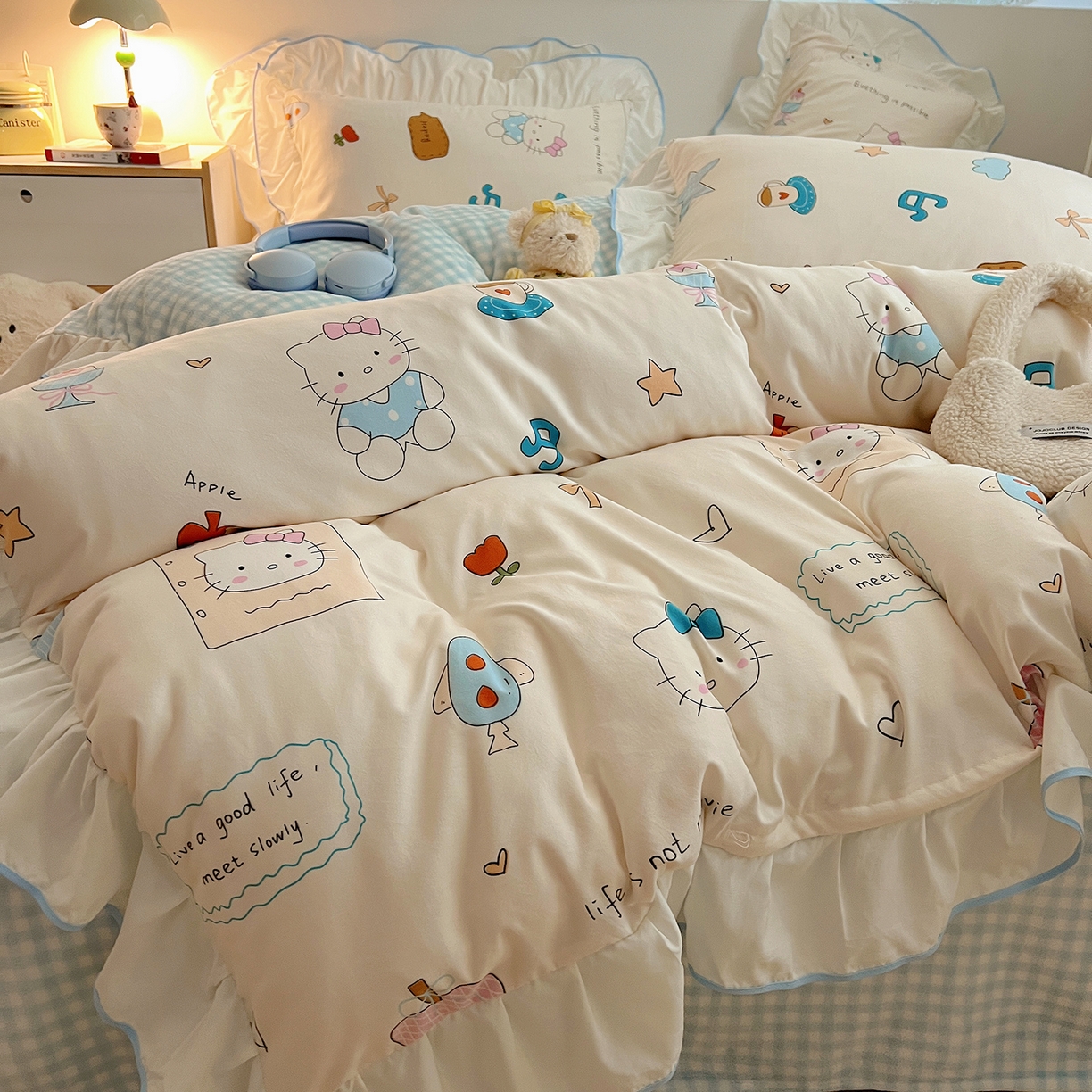 91家纺网 家纺一手货源 找家纺 桃心家居 2025新款A类韩版花边撞色云柔水洗棉加厚牛奶绒少女猫咪棉绒四件套系列 绒花边-猫咪时光