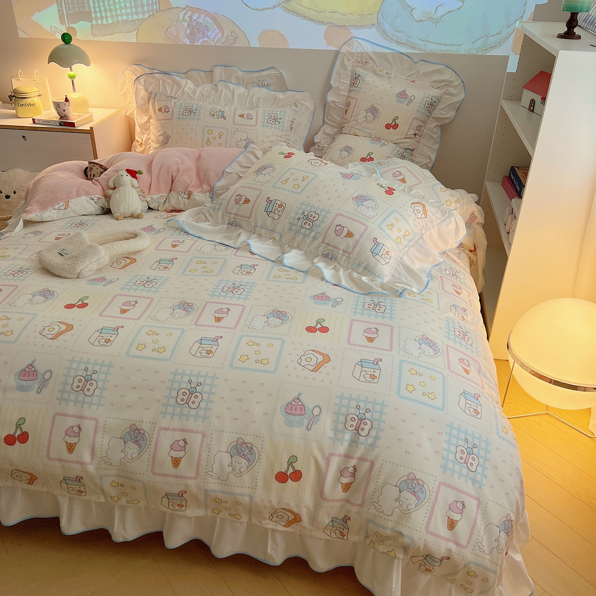 91家纺网 家纺一手货源 找家纺 桃心家居 2025新款A类韩版花边撞色云柔水洗棉加厚牛奶绒少女猫咪棉绒四件套系列 绒花边-甜梦猫咪