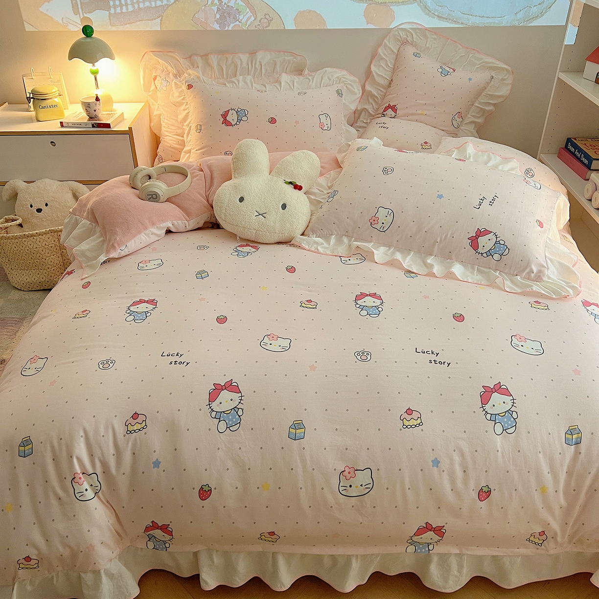 91家纺网 家纺一手货源 找家纺 桃心家居 2025新款A类韩版花边撞色云柔水洗棉加厚牛奶绒少女猫咪棉绒四件套系列 绒花边-甜甜猫咪