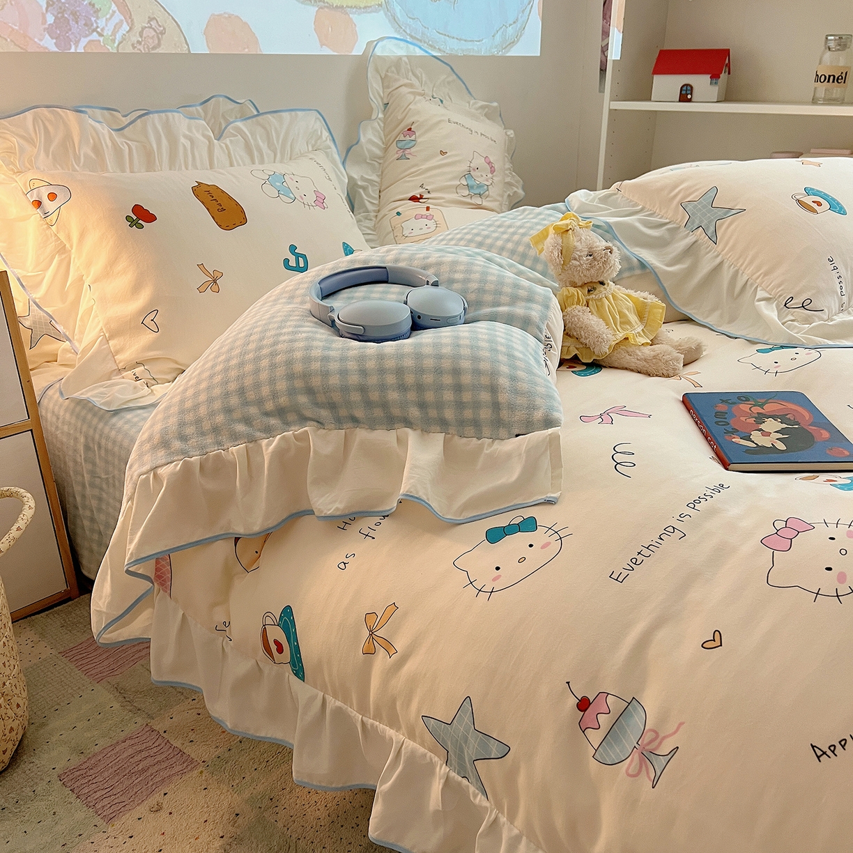 91家纺网 家纺一手货源 找家纺 桃心家居 2025新款A类韩版花边撞色云柔水洗棉加厚牛奶绒少女猫咪棉绒四件套系列 绒花边-猫咪时光