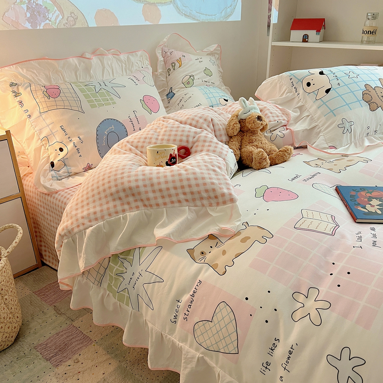 91家纺网 家纺一手货源 找家纺 桃心家居 2025新款A类韩版花边撞色云柔水洗棉加厚牛奶绒少女猫咪棉绒四件套系列 绒花边-少女卡哇伊