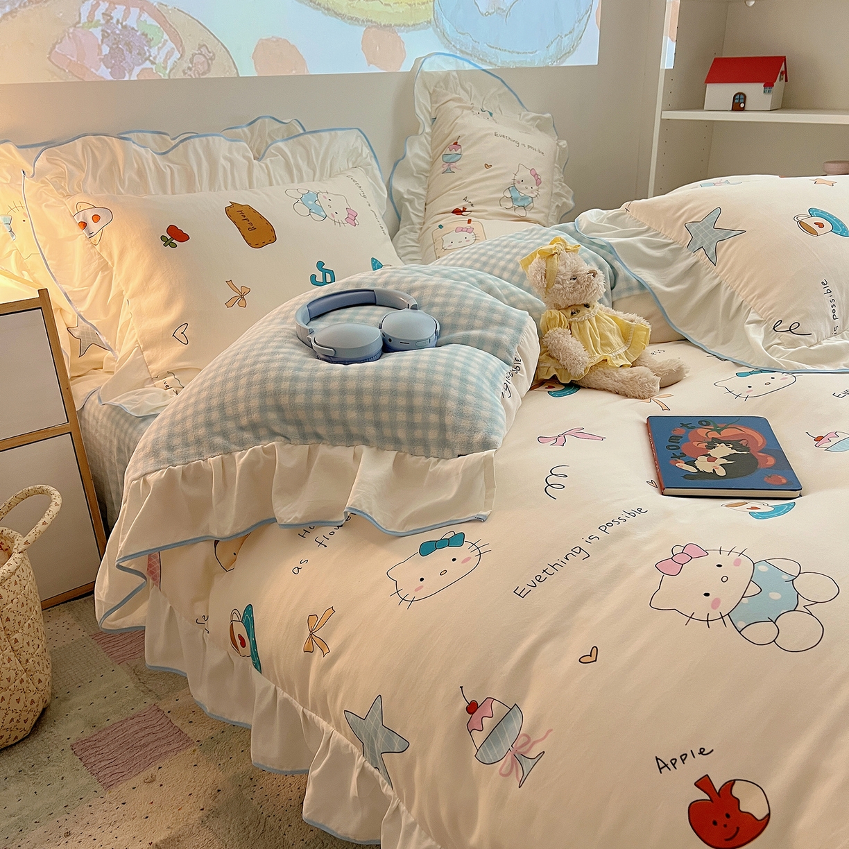 91家纺网 家纺一手货源 找家纺 桃心家居 2025新款A类韩版花边撞色云柔水洗棉加厚牛奶绒少女猫咪棉绒四件套系列 绒花边-猫咪时光