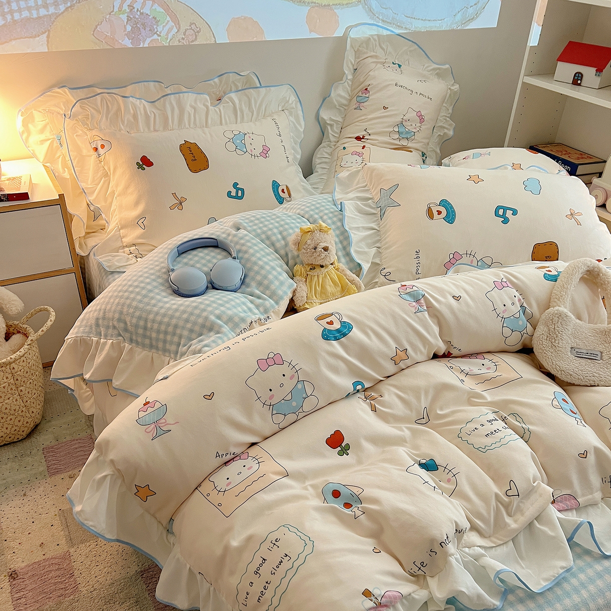 91家纺网 家纺一手货源 找家纺 桃心家居 2025新款A类韩版花边撞色云柔水洗棉加厚牛奶绒少女猫咪棉绒四件套系列 绒花边-猫咪时光