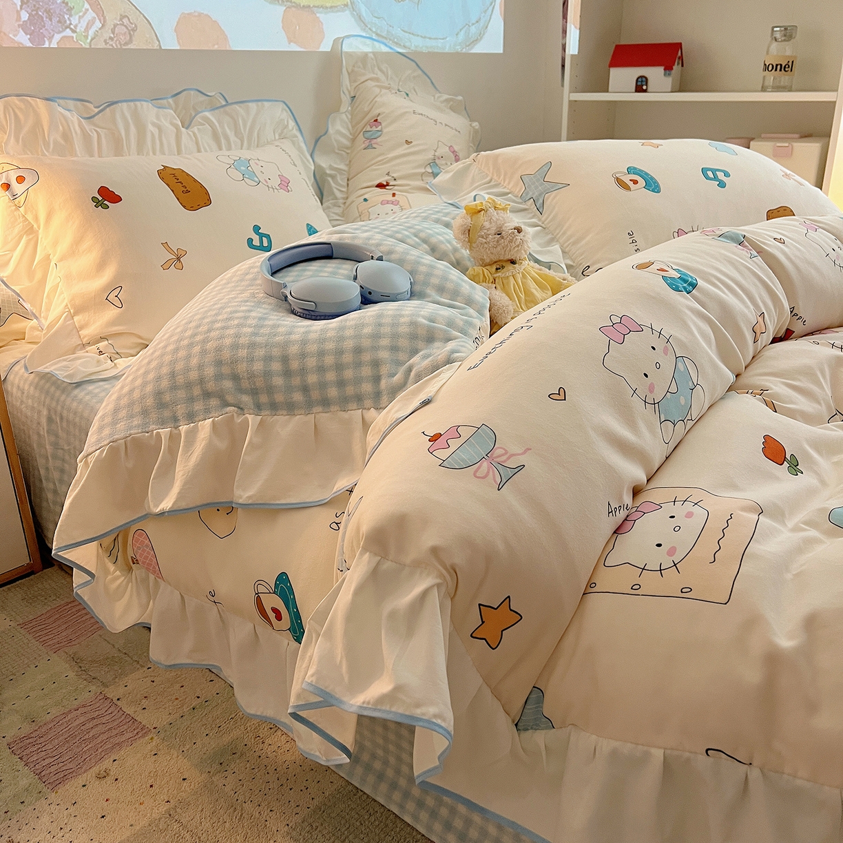 91家纺网 家纺一手货源 找家纺 桃心家居 2025新款A类韩版花边撞色云柔水洗棉加厚牛奶绒少女猫咪棉绒四件套系列 绒花边-猫咪时光