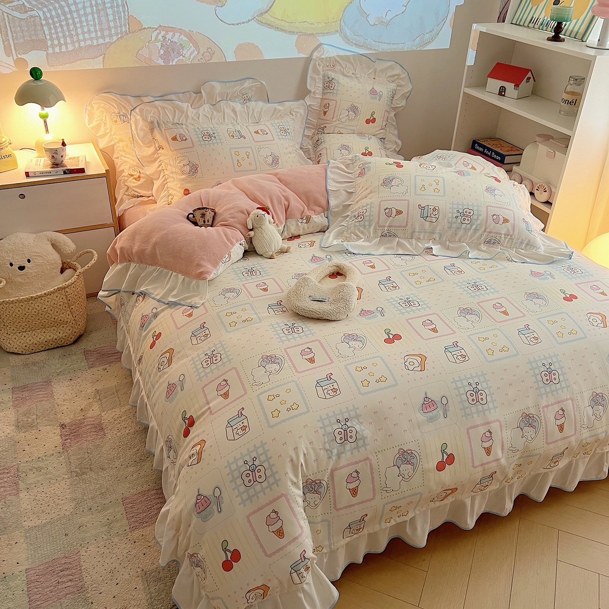 91家纺网 家纺一手货源 找家纺 桃心家居 2025新款A类韩版花边撞色云柔水洗棉加厚牛奶绒少女猫咪棉绒四件套系列 绒花边-甜梦猫咪