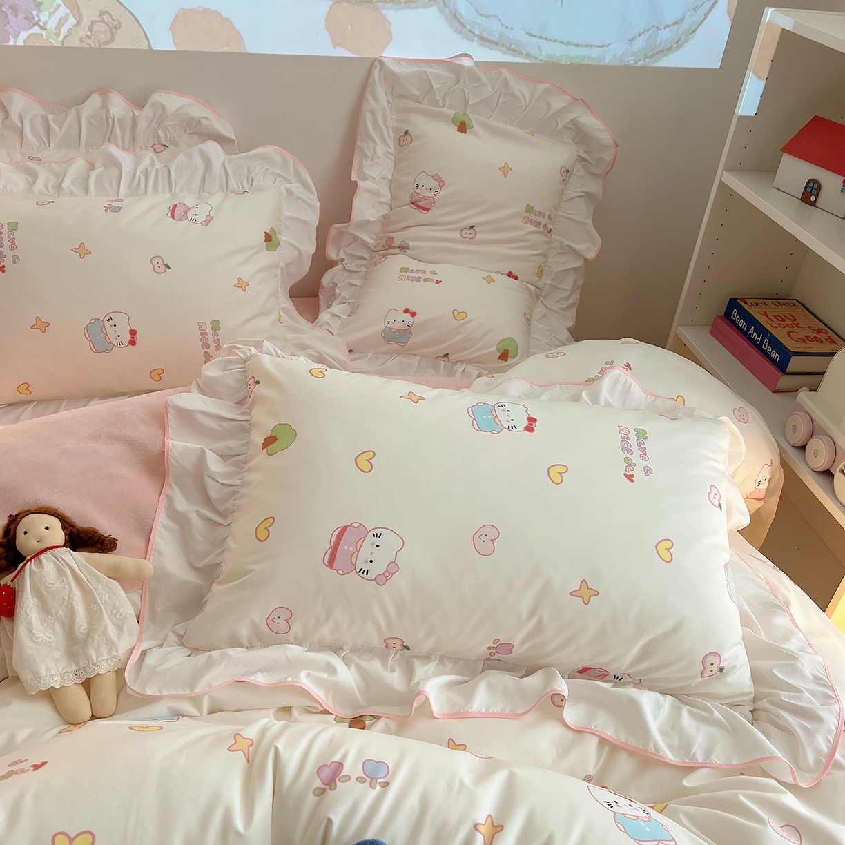 91家纺网 家纺一手货源 找家纺 桃心家居 2025新款A类韩版花边撞色云柔水洗棉加厚牛奶绒少女猫咪棉绒四件套系列 绒花边-奶油猫猫