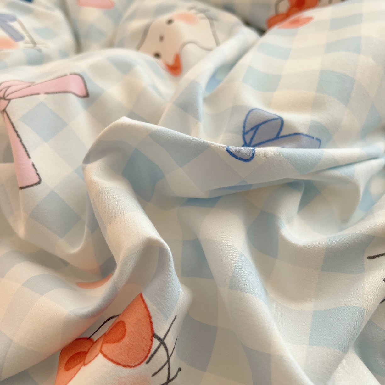 91家纺网 家纺一手货源 找家纺 桃心家居 2025新款A类韩版花边撞色云柔水洗棉加厚牛奶绒少女猫咪棉绒四件套系列 绒花边-蓝格喵喵