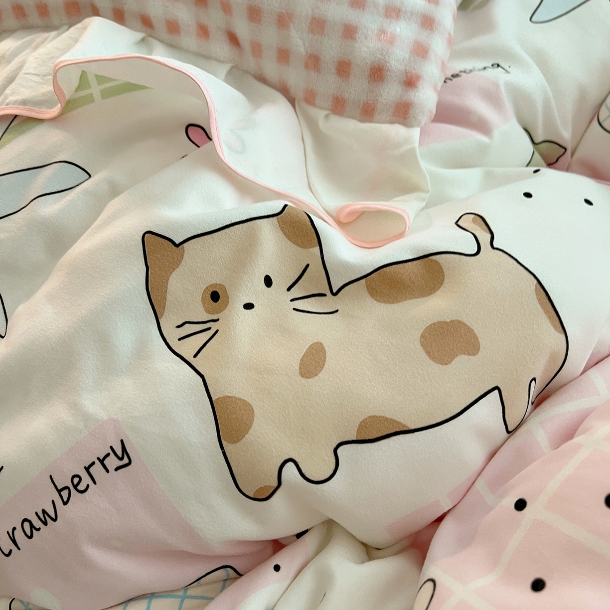 91家纺网 家纺一手货源 找家纺 桃心家居 2025新款A类韩版花边撞色云柔水洗棉加厚牛奶绒少女猫咪棉绒四件套系列 绒花边-少女卡哇伊