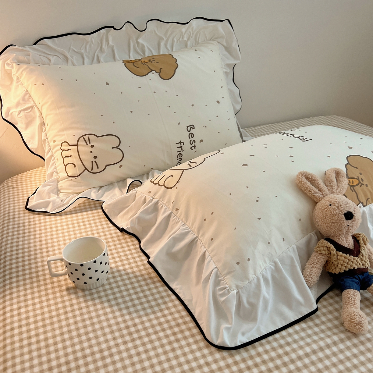 91家纺网 家纺一手货源 找家纺 桃心家居 2025新款A类韩版花边撞色云柔水洗棉加厚牛奶绒少女猫咪棉绒四件套系列 绒花边-快乐时光