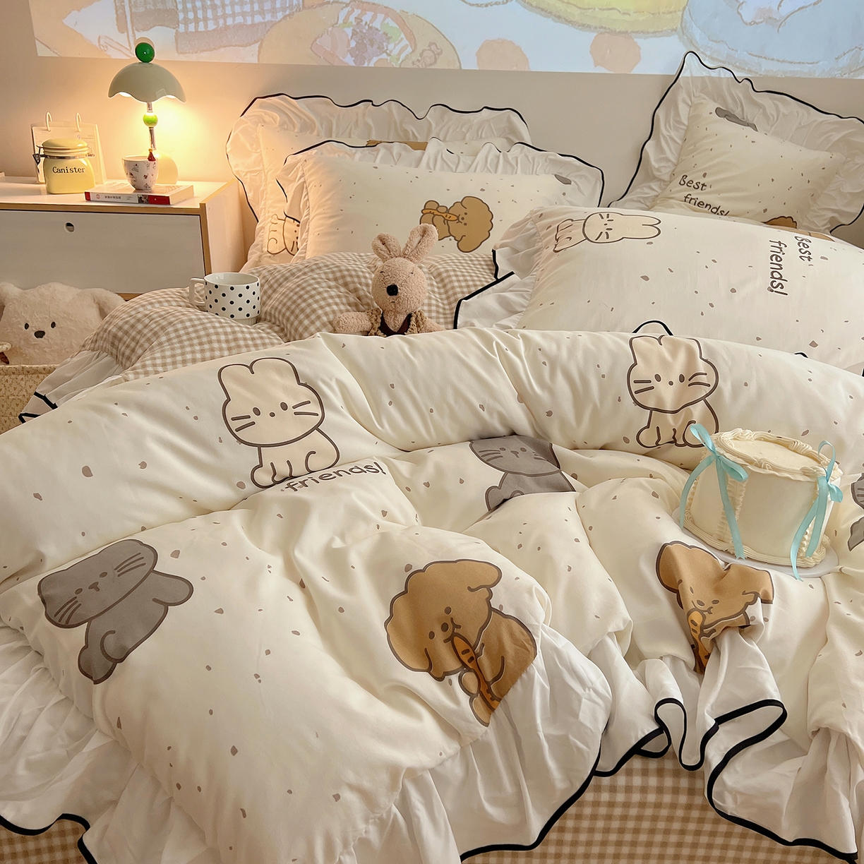 91家纺网 家纺一手货源 找家纺 桃心家居 2025新款A类韩版花边撞色云柔水洗棉加厚牛奶绒少女猫咪棉绒四件套系列 绒花边-快乐时光